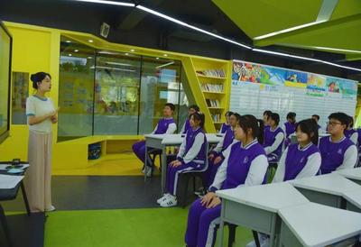 保定市美術(shù)中學(xué)禮儀課程:美育浸潤(rùn)人生 禮儀陪伴成長(zhǎng)